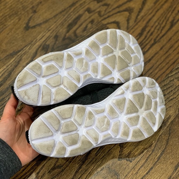 Like New Women’s Puma Sneakers Size 6.5 - Picture 4 of 8